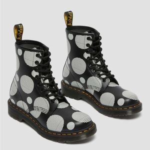 NIB Women’s Size 6 Dr. Martens 1460 Polka Dot Smooth Leather 8-Eye Lace Up Boots